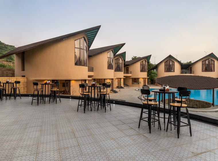 Evening terrace dining at The Qualia Resort, Udaipur