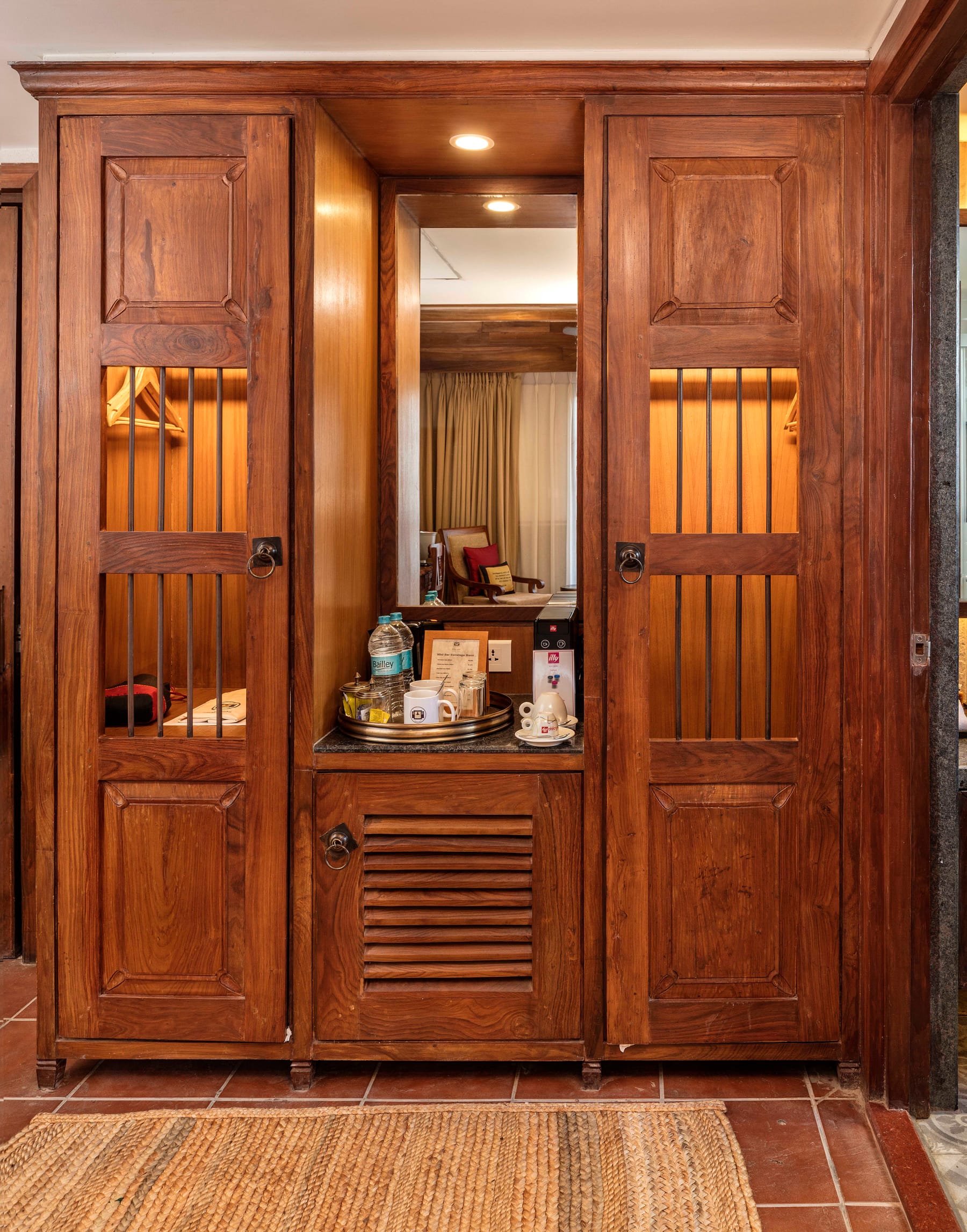 Closet in the Indragriha Apartment Suite