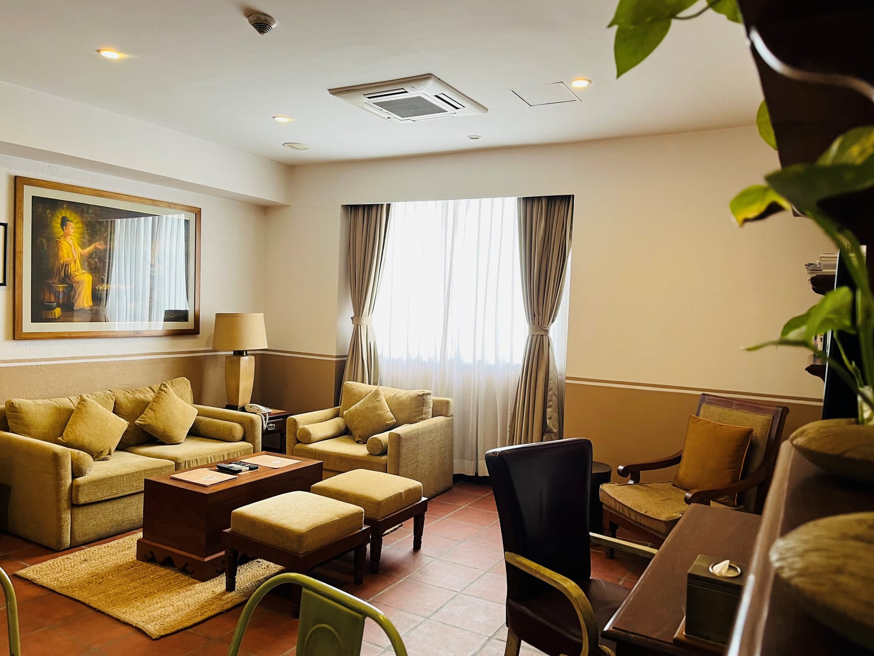 Lounge seating in the Indragriha Apartment Suite