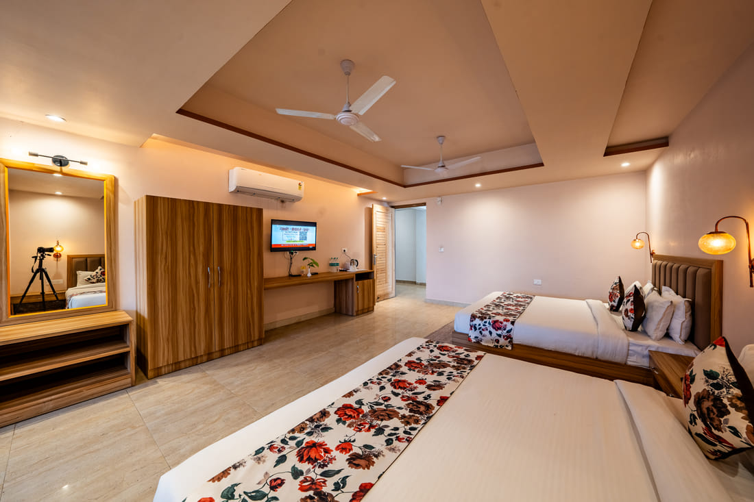 Family Suite sitting area at Vedikant Resorts The Mallard Corbett