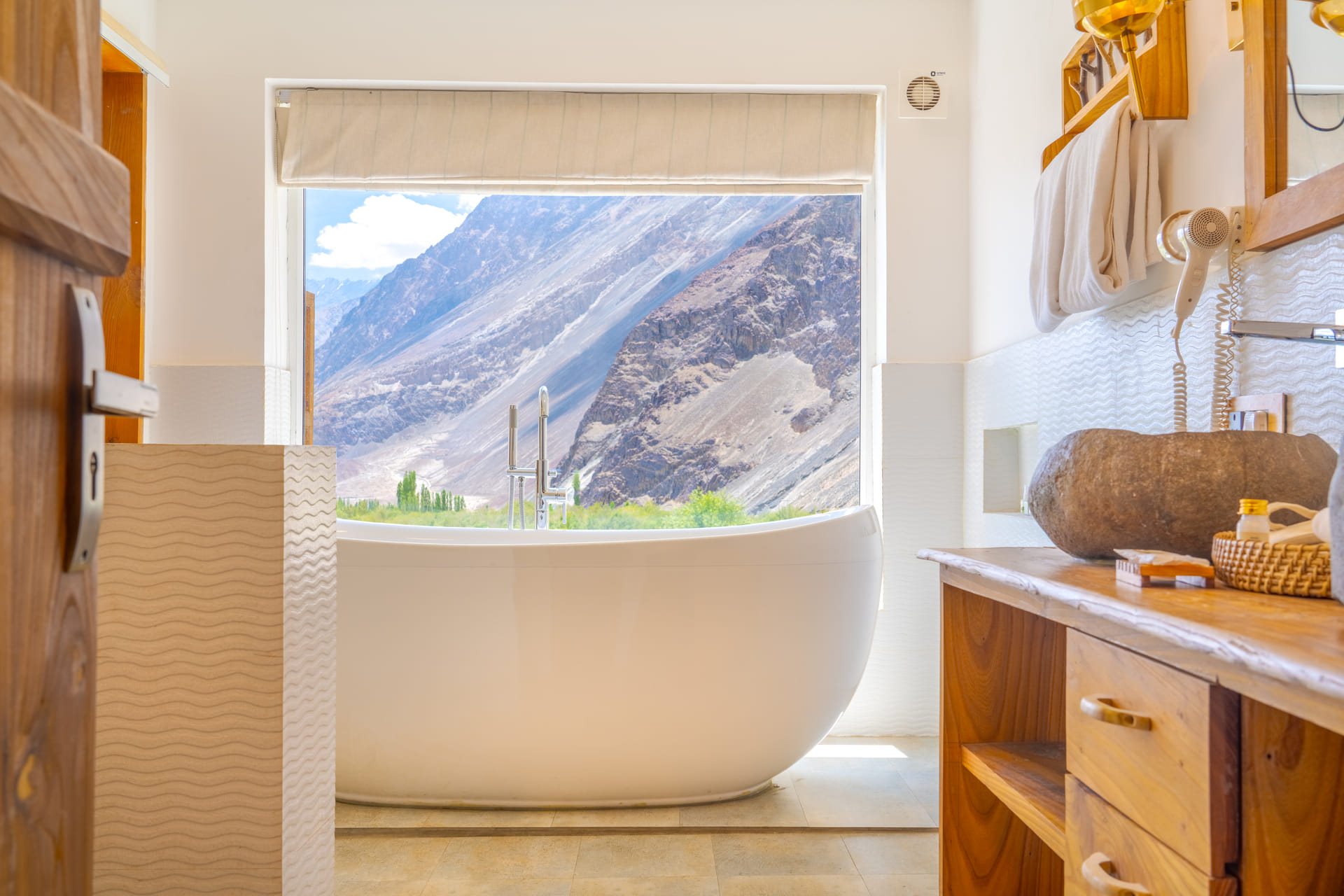 Bathtub mountain view