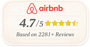 Badge showing the Airbnb logo with a rating of 4.7 out of 5 stars based on more than 2281 reviews.