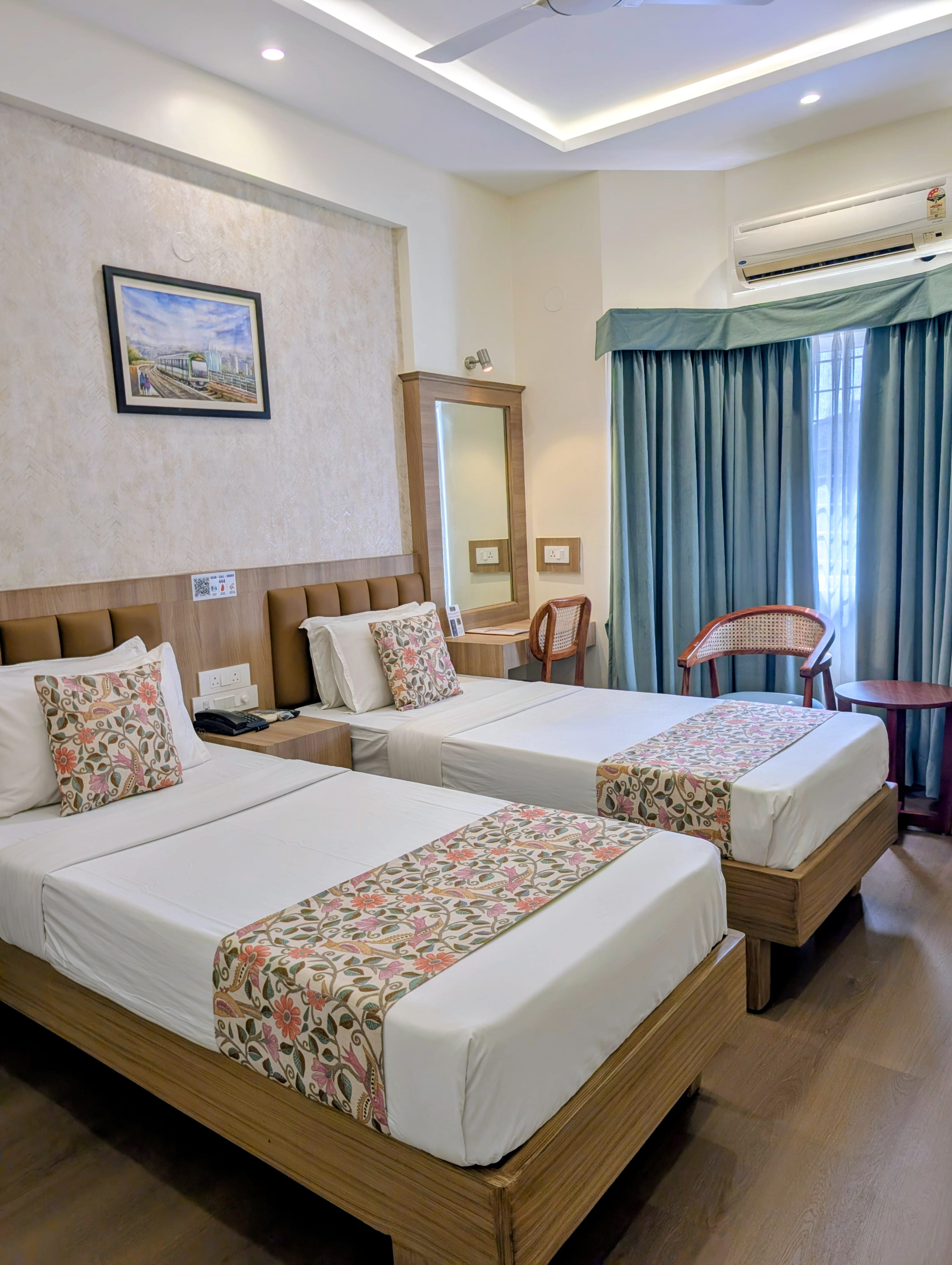 Gold Superior Twin Room, view 1