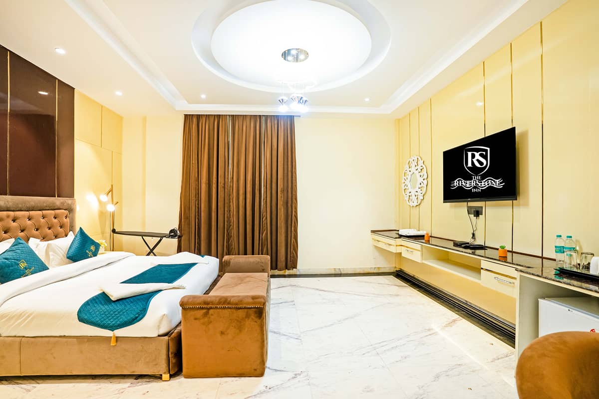 The Presidential Suite bedroom with its television