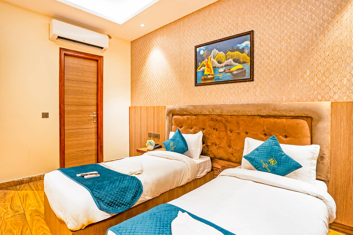 Interior of a Superior Twin room at The Riverstone Inn