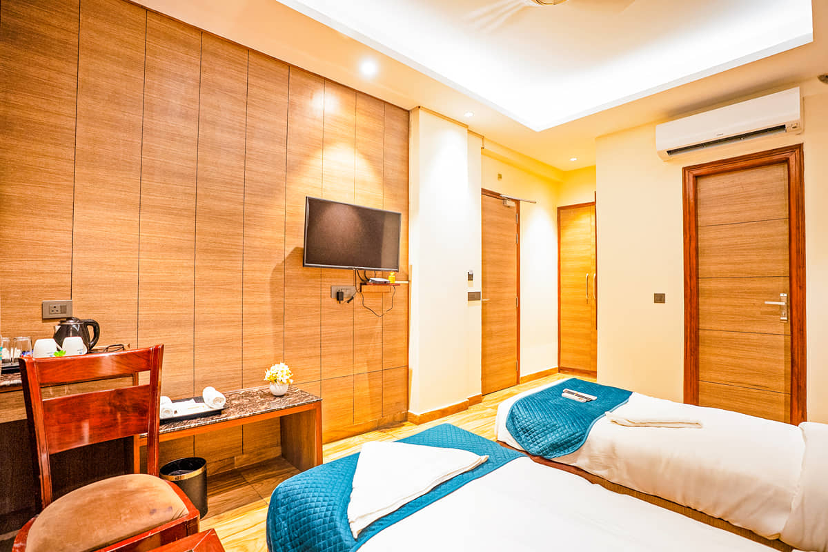The work desk in a Superior Twin room