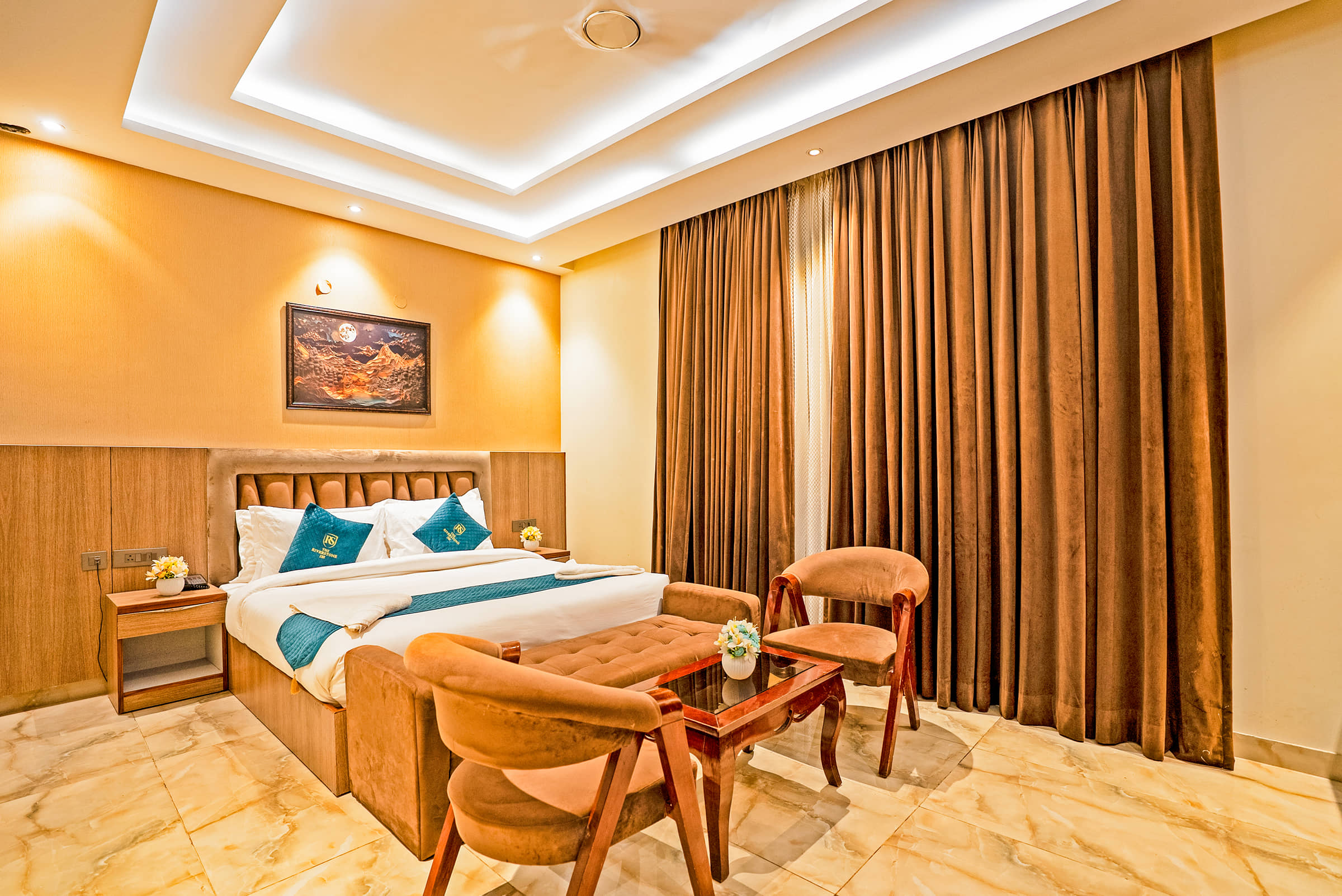 Bed and a seating area with table and chairs in an Executive Room