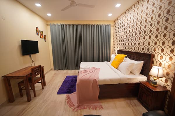 Lime Tree 3BHK Serviced Apartments, DLF Phase-5 — photo 5