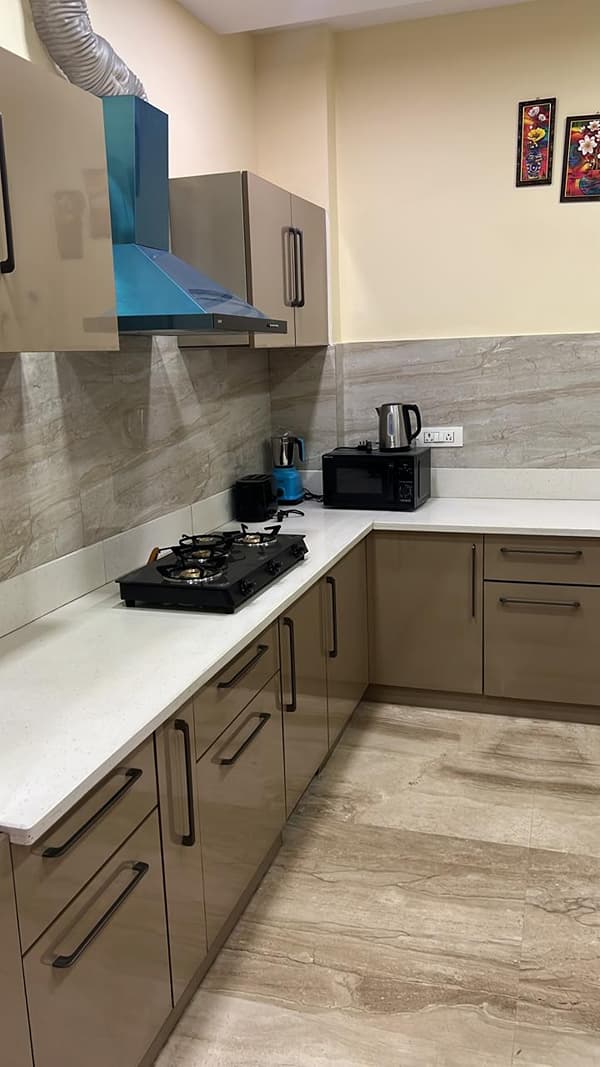 Lime Tree 3BHK Serviced Apartments, DLF Phase-5 — photo 6