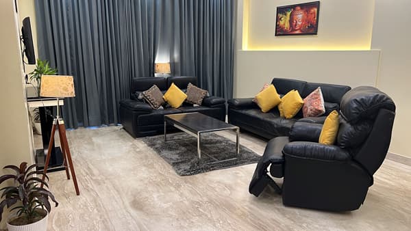 Lime Tree 3BHK Serviced Apartments, DLF Phase-5 — photo 3