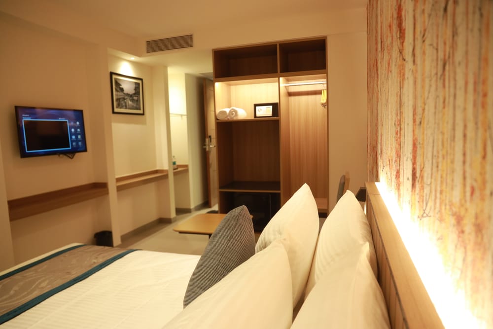 Deluxe Room at City Lake Hotel