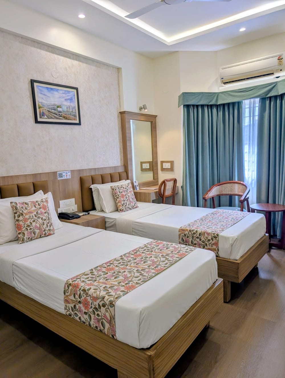 Gold Superior Twin Room, view 1