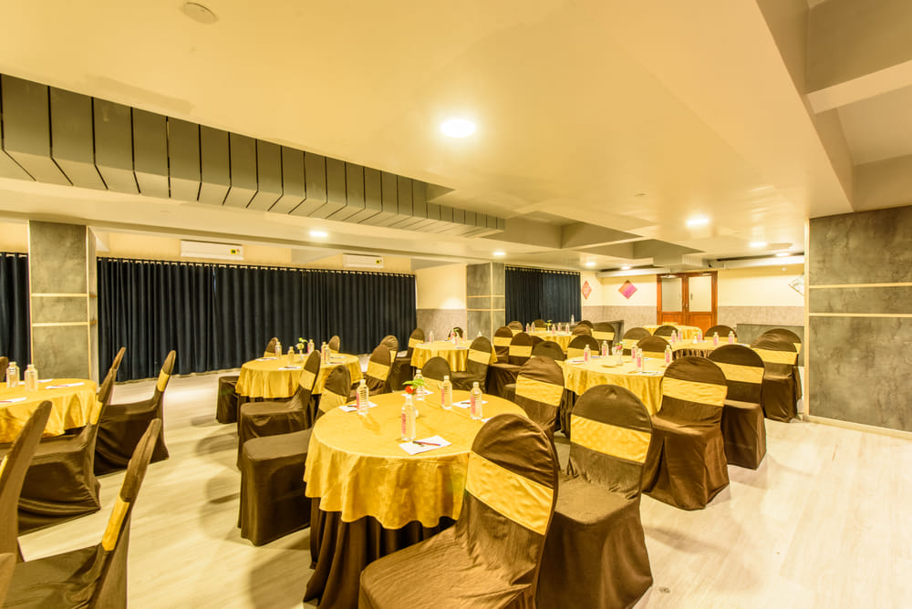 Regency hall, seating arrangement