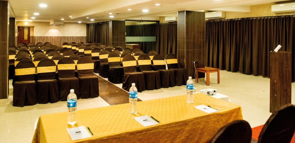 Royale hall, stage and décor setup