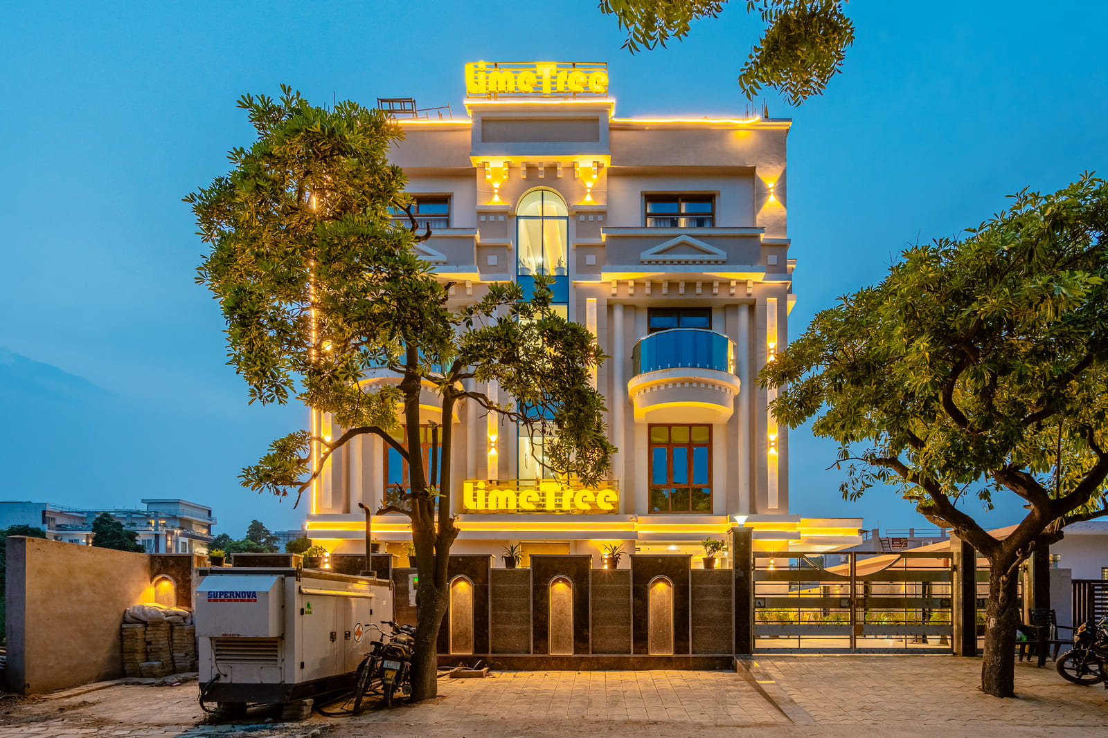 Lime Tree Hotel Near India Expo Mart