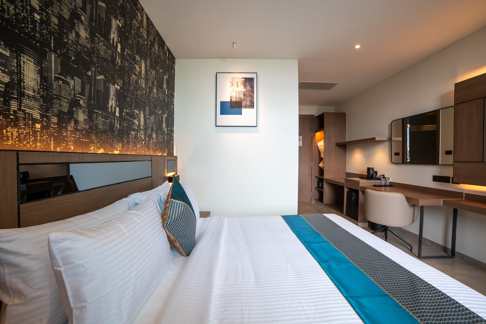 Club Room &mdash; Bed and the coffee station