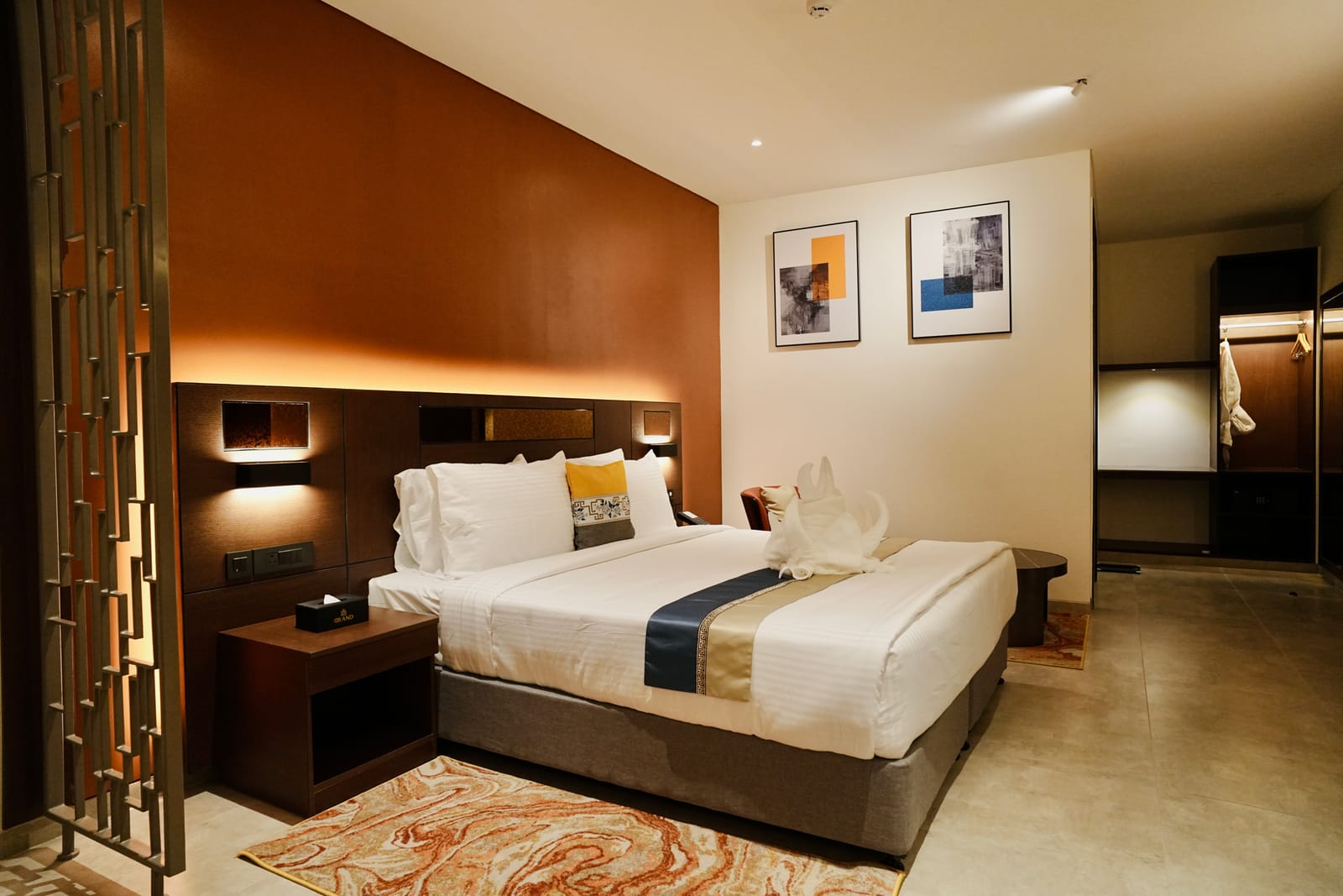 Deluxe Suite &mdash; A second view of the bedroom