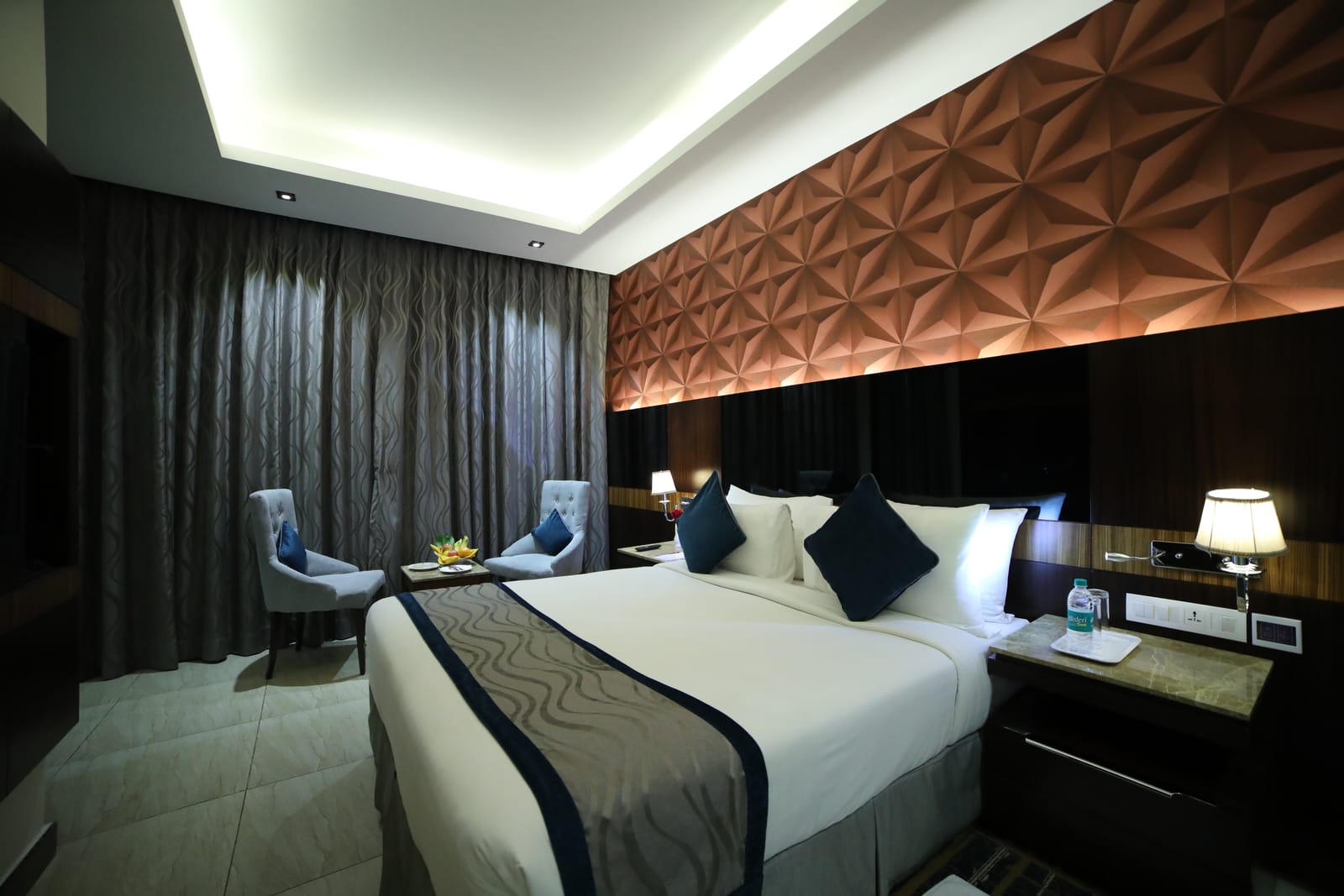 Deluxe Room &mdash; Marble bath