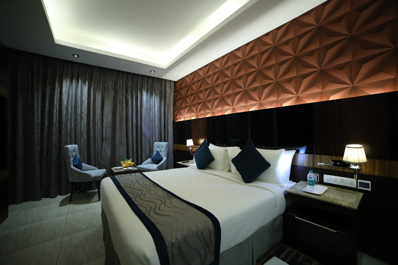 Deluxe Room &mdash; City outlook
