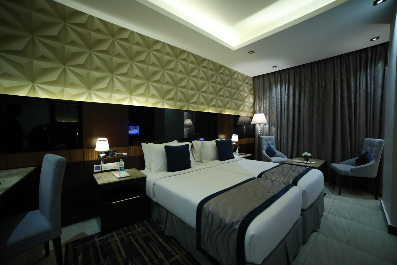 Suite Room &mdash; Marble bath