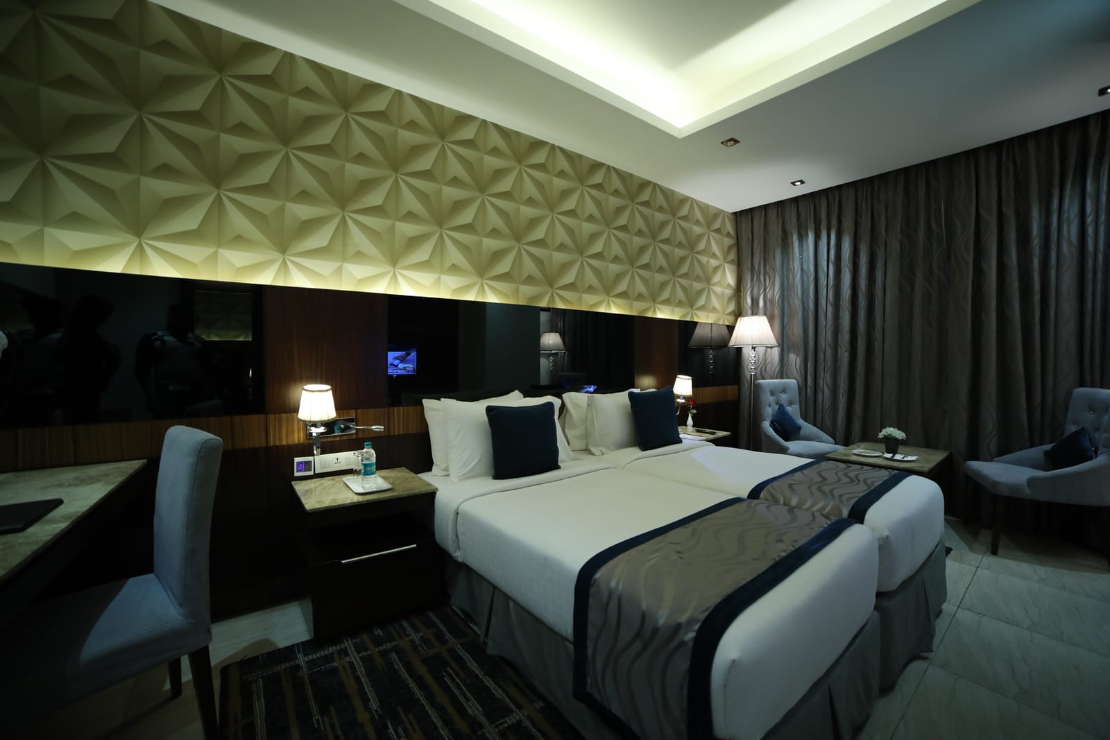 Suite Room &mdash; City outlook