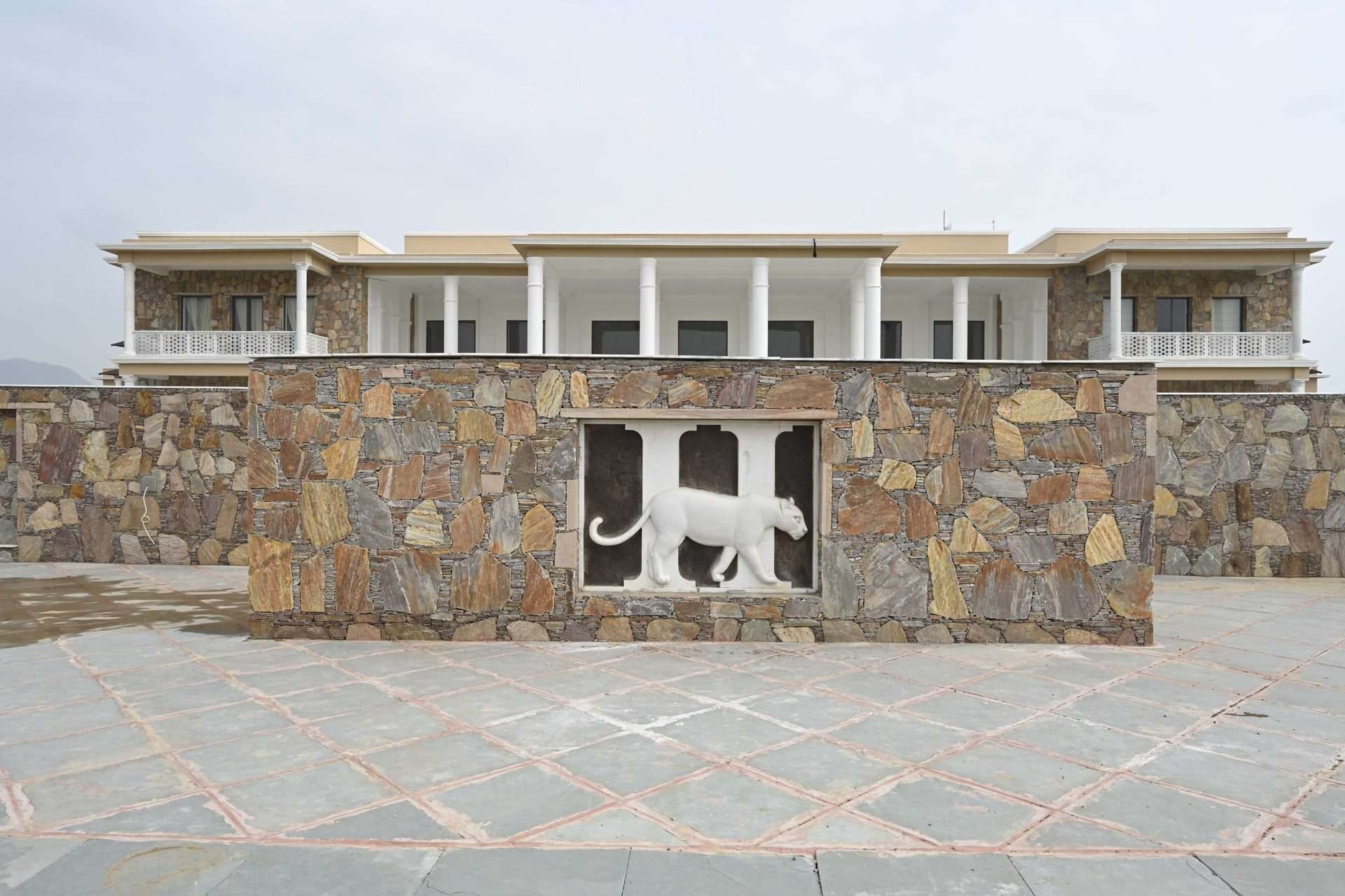 Stone leopard in the boundary wall