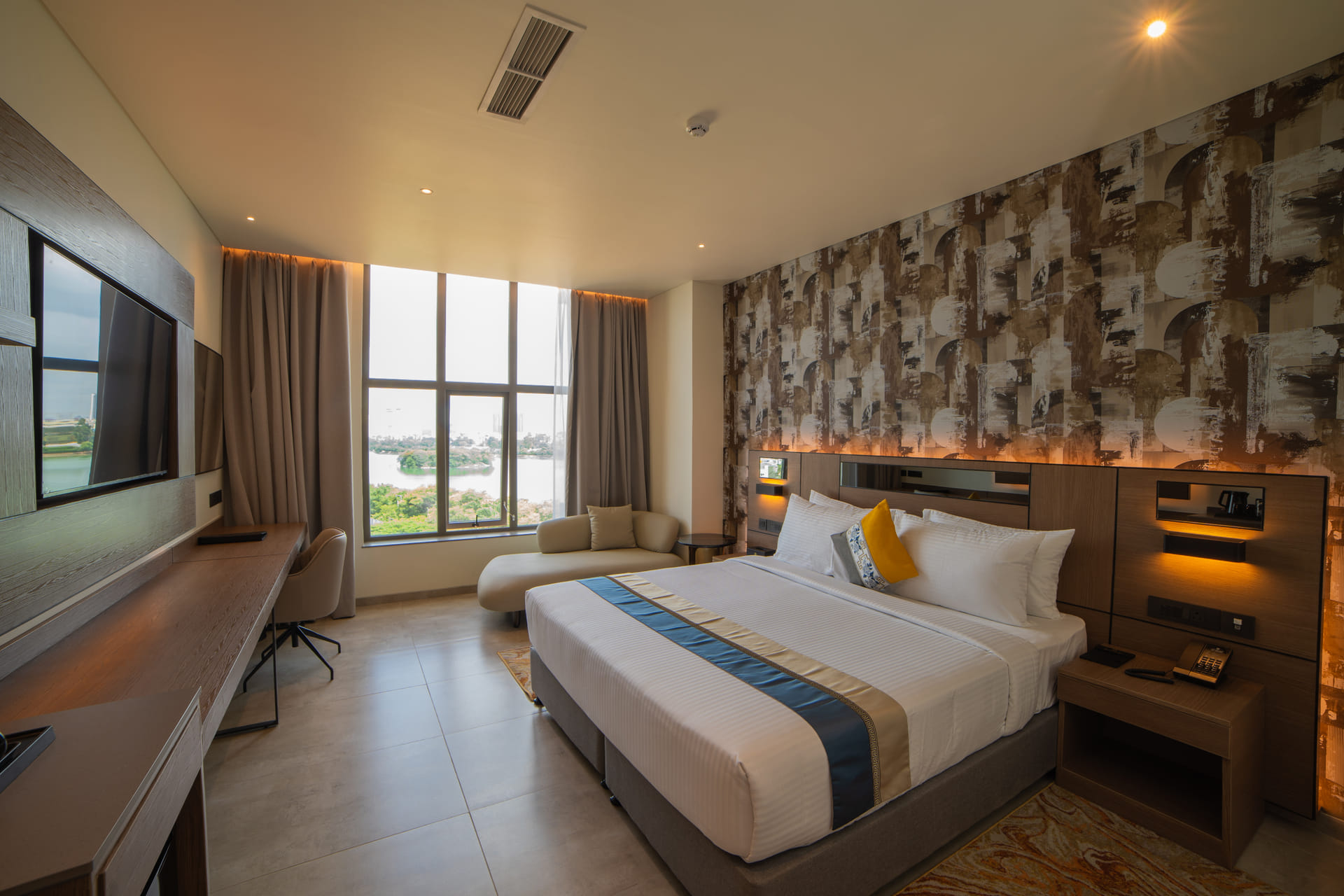 Deluxe Room at RG Grand Hotel & Convention