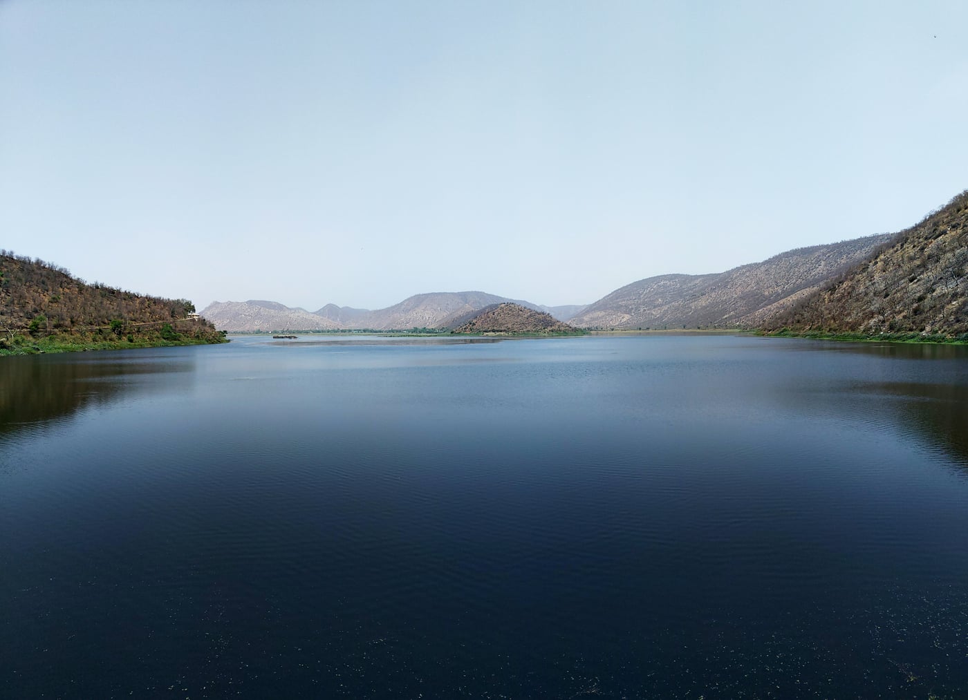 An overview of Siliserh Lake with mountains surrounding the lake, one of the best Alwar Tourist Places.