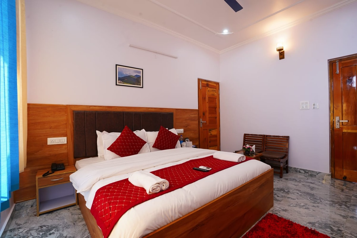 Super Deluxe Room at Hotel Sparrow Dharamshala — king bed with valley-view balcony