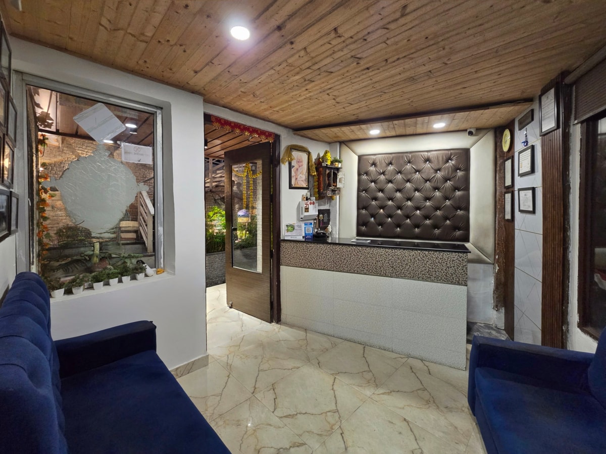 Green-marble entrance vestibule at Kavin Highland - The Mall