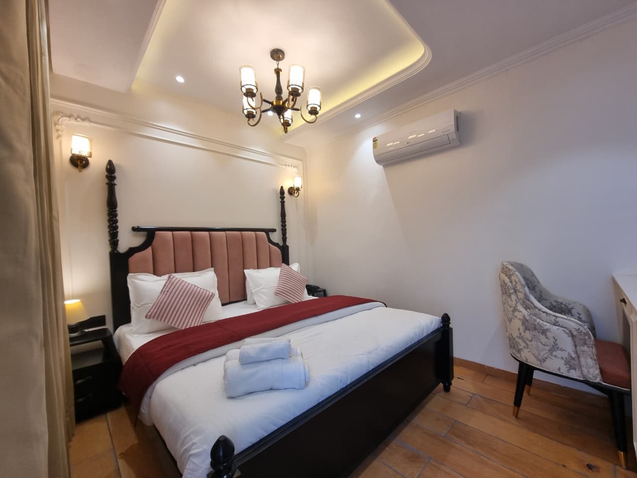 Club Room at Akasa Dalhousie, luxury king bedroom with four-poster bed and elegant wall sconces