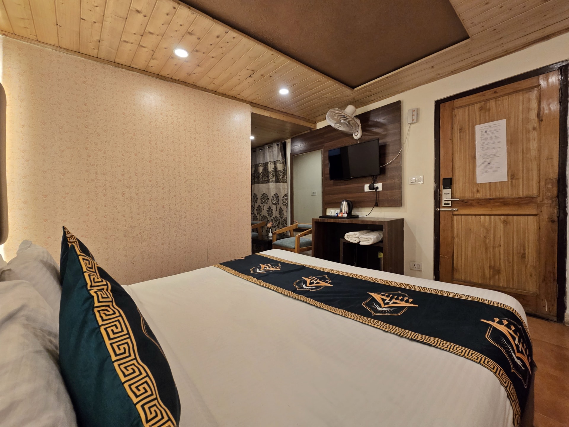 Jakhoo Temple, Shimla — 2 km from Hotel Kavin Anandam