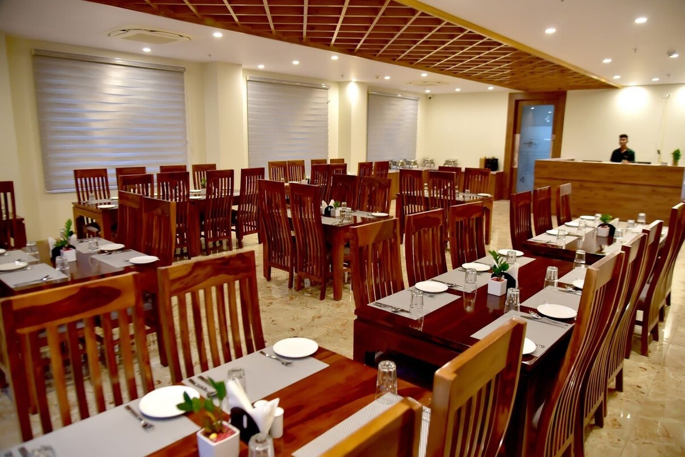 The dining hall at Mezbaan, Hotel Aarna Premier, Jaipur