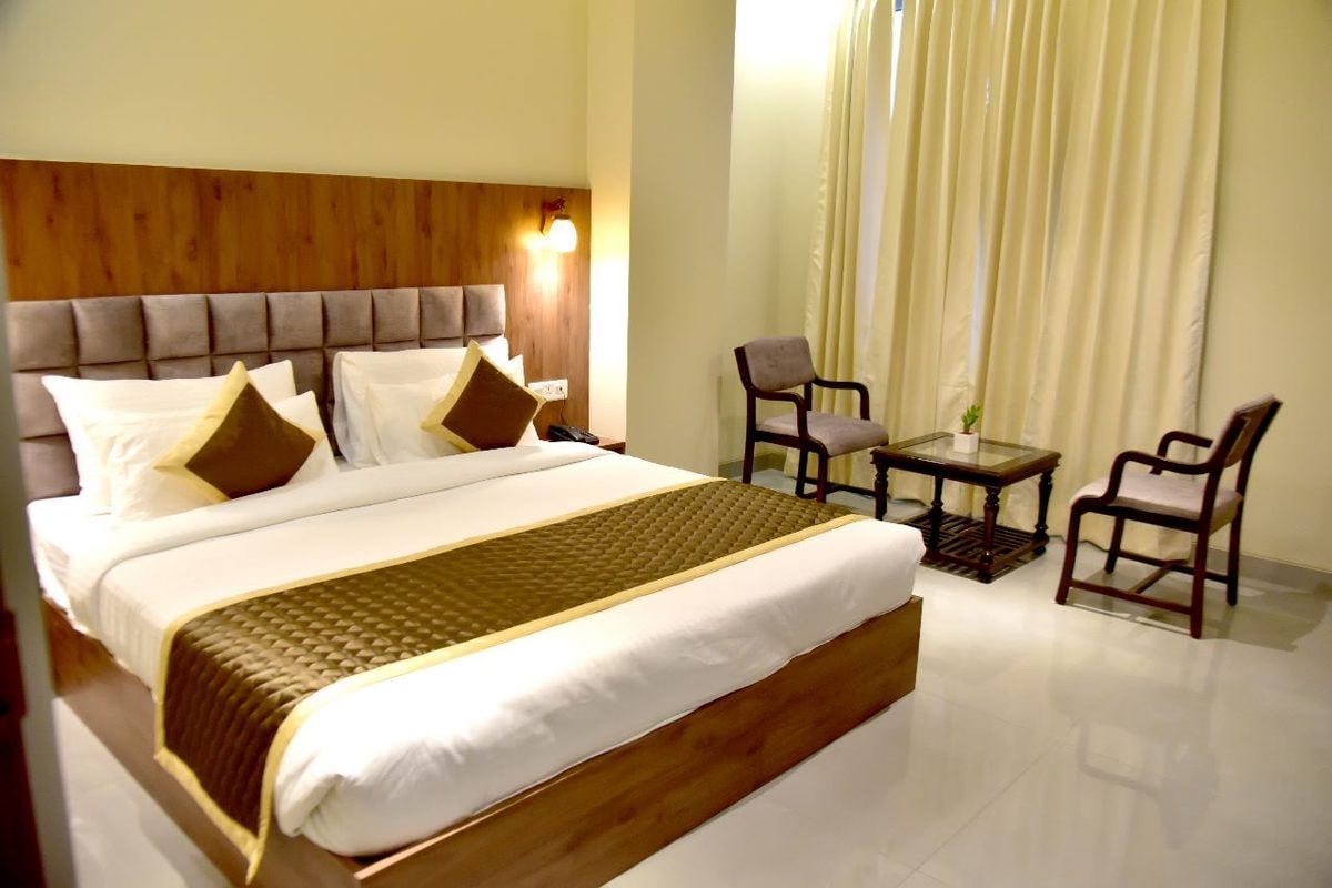 A Deluxe Room at Hotel Aarna Premier, Jaipur