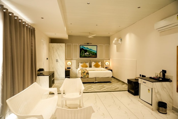 Studio Room with a separate living space at Citrus Prime Hill Queen Resort, Pachmarhi