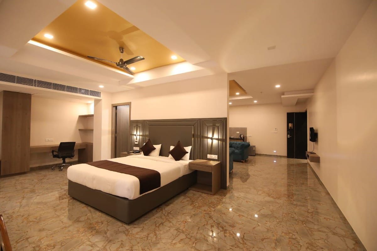 Suite bedroom at Crestline Shubh Vilas, Jaipur