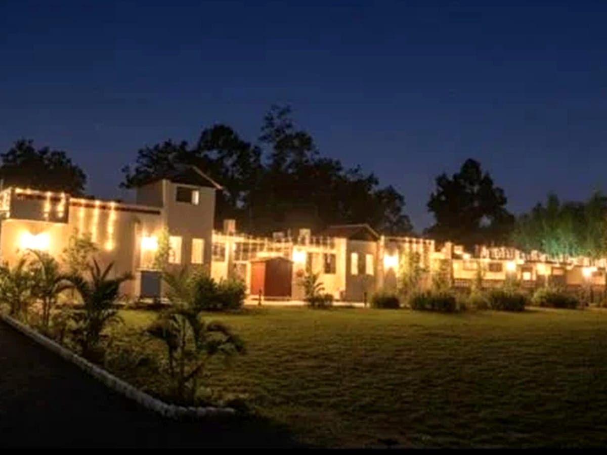 The main building at Signum Resort, Bandhavgarh