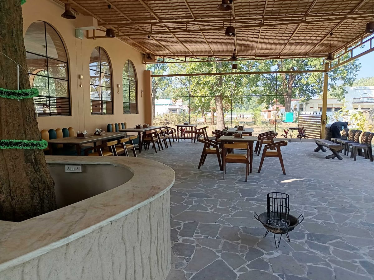 Outdoor restaurant seating at Signum Resort, Bandhavgarh