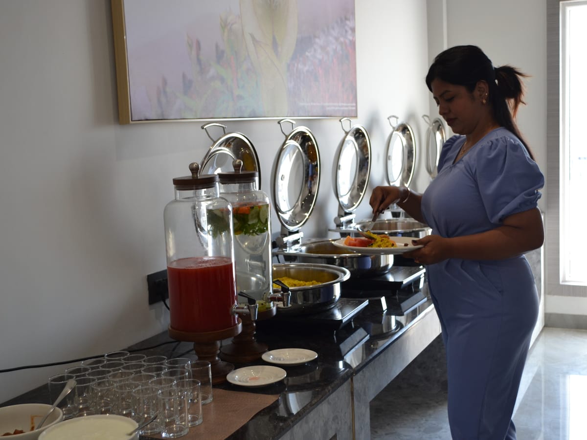 The breakfast buffet at Signum Caf&eacute;, Signum Tathastu Boutique Hotel, Haridwar