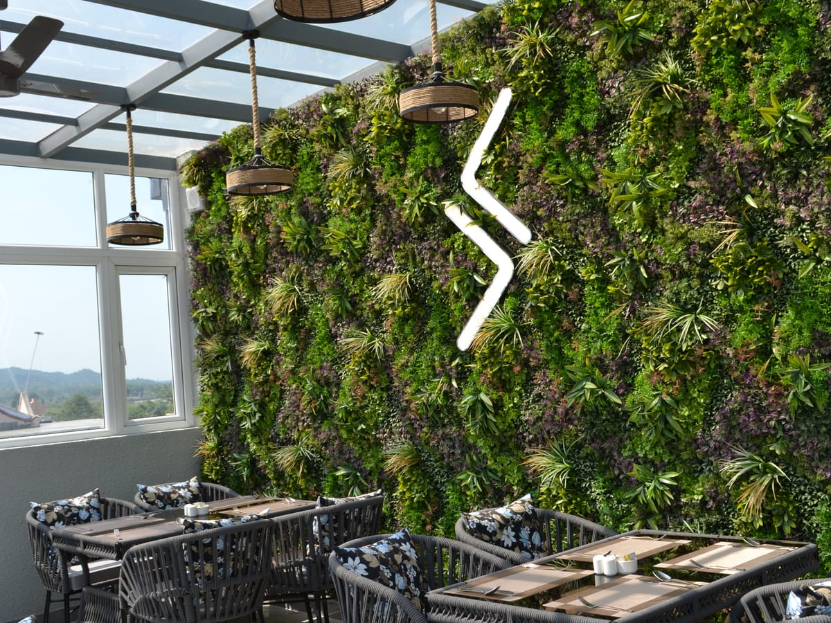 The living green wall at Signum Caf&eacute;, Signum Tathastu Boutique Hotel, Haridwar
