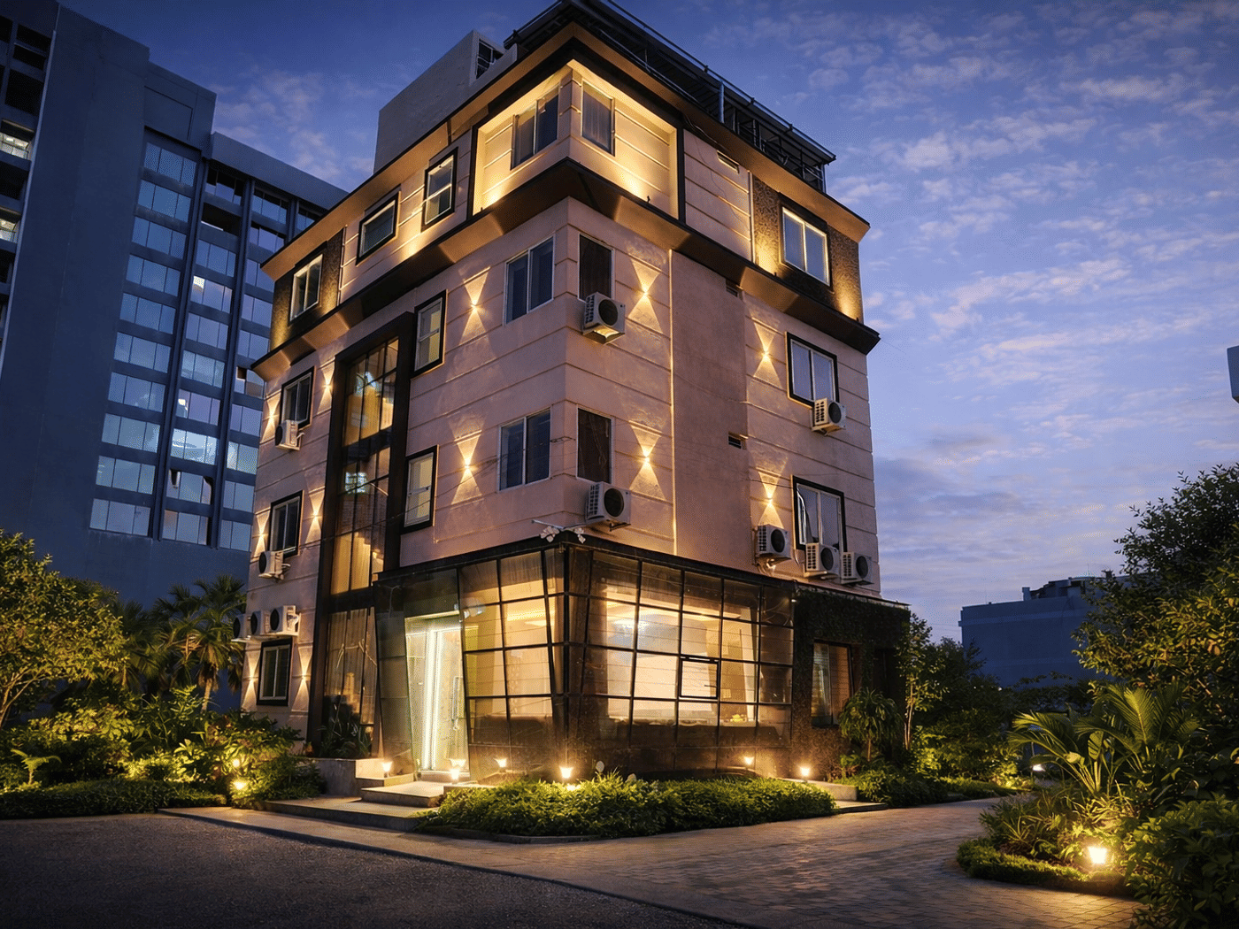 The lit facade of Signum CityScapes SKY Boutique Hotel, Indore