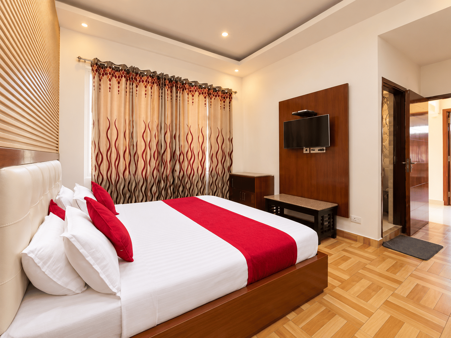Semi Deluxe Room double bed, Hotel Snow Ark Inn