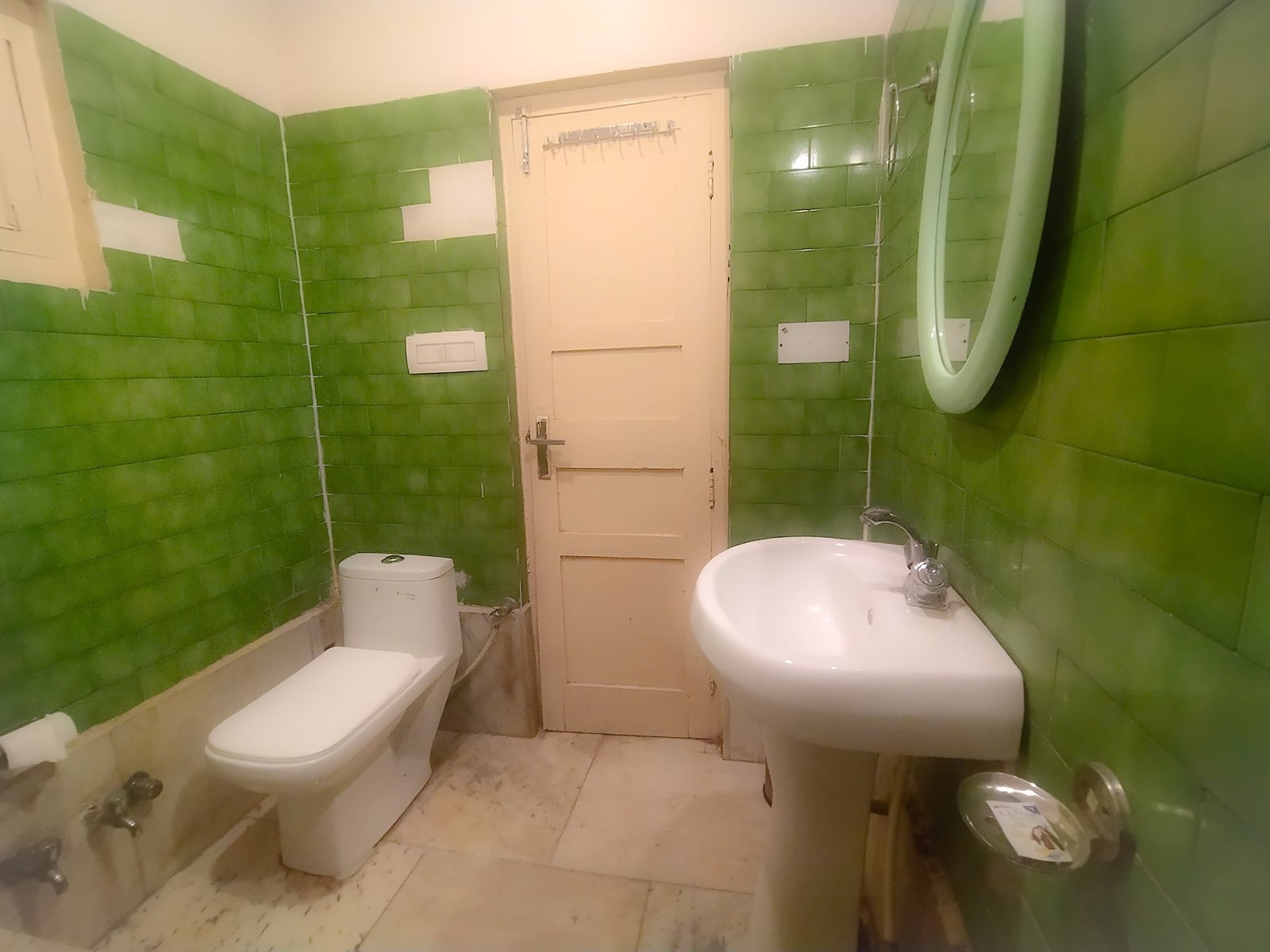 Deluxe Room bathroom, Hotel Surya Resort