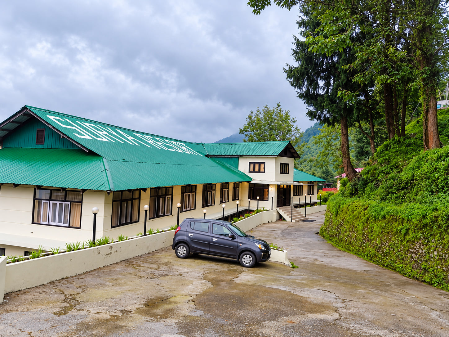 Hotel Surya Resort building and forecourt, Dalhousie