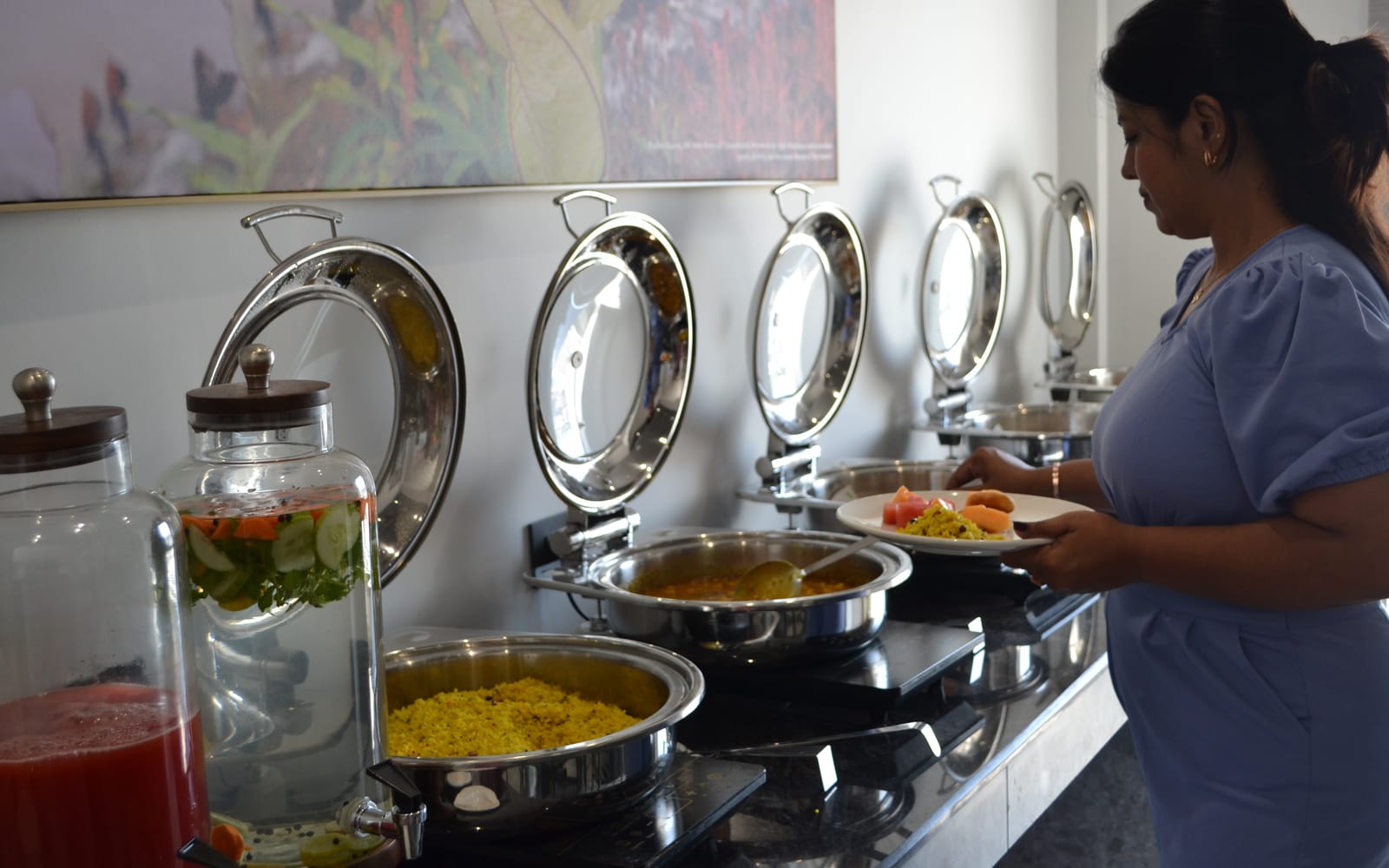 The breakfast buffet at Signum Caf&eacute;, Signum Tathastu Boutique Hotel, Haridwar