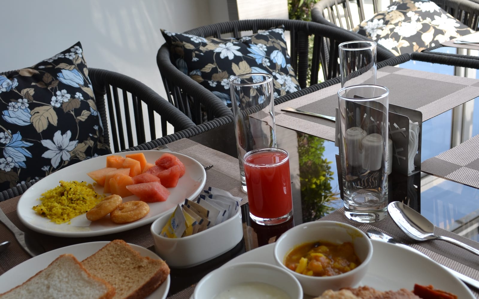 Plates of food served at Signum Caf&eacute;, Signum Tathastu Boutique Hotel, Haridwar