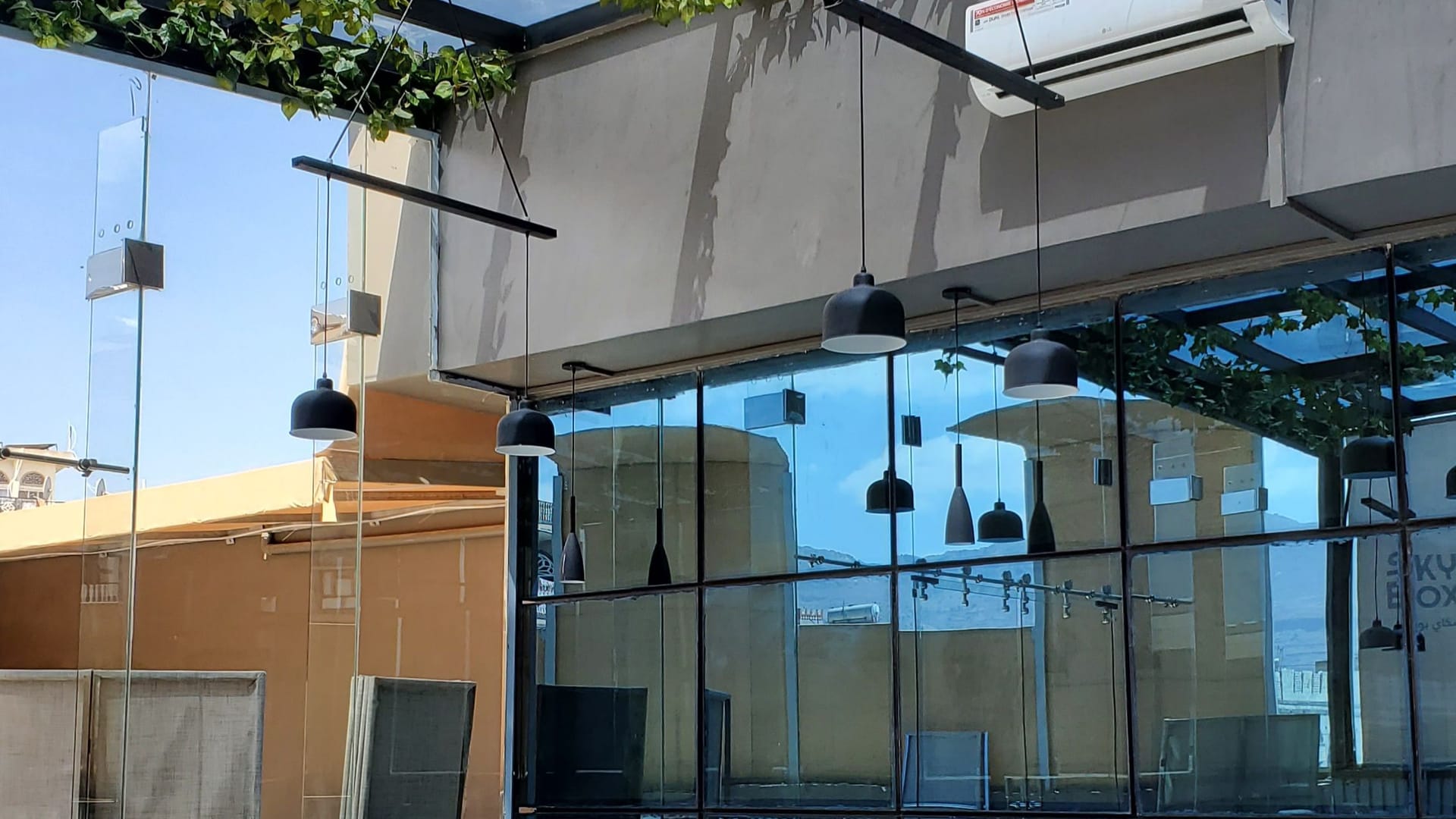 Rooftop dining at Signum Caf&eacute;, Signum CityScapes SKY Boutique Hotel, Indore