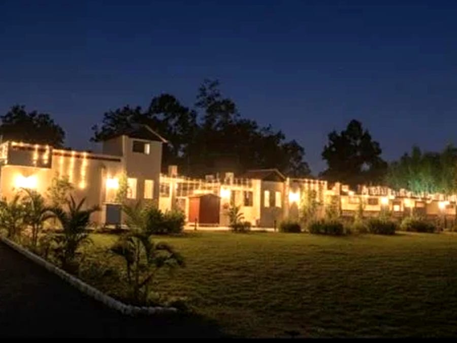 The main building at Signum Resort, Bandhavgarh