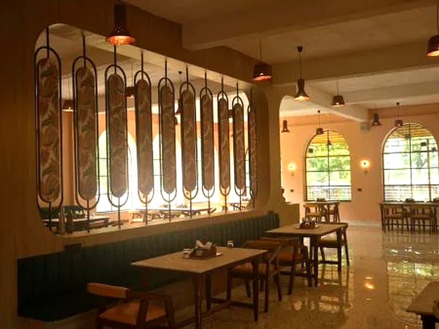 Dining at Signum Resort, Bandhavgarh