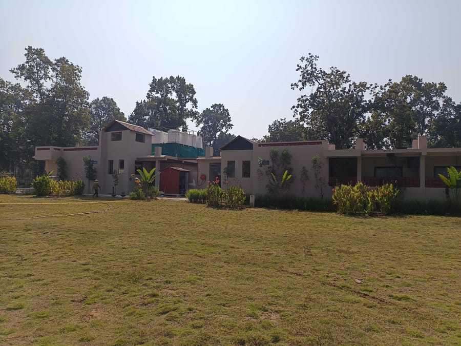 The lawns at Signum Resort, Bandhavgarh